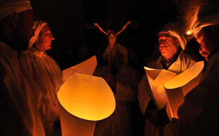 Choirs & Torches of Lunissanti88