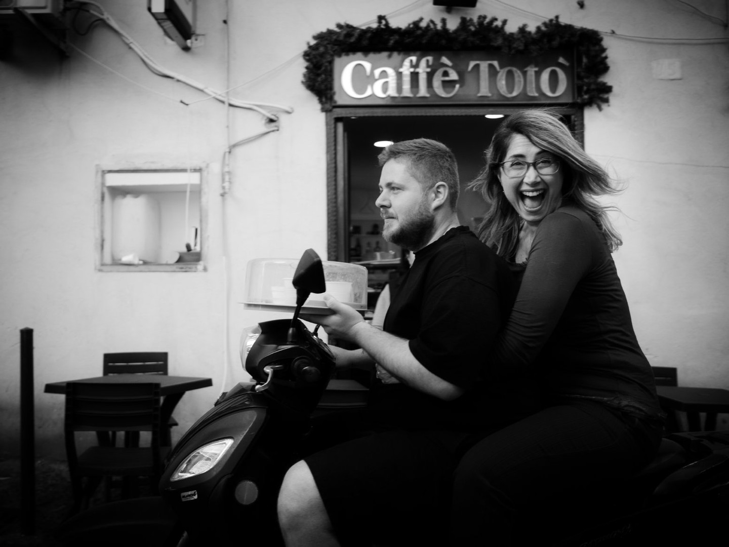Join a Naples private tour and capture its hidden gems and street life through unique photography 