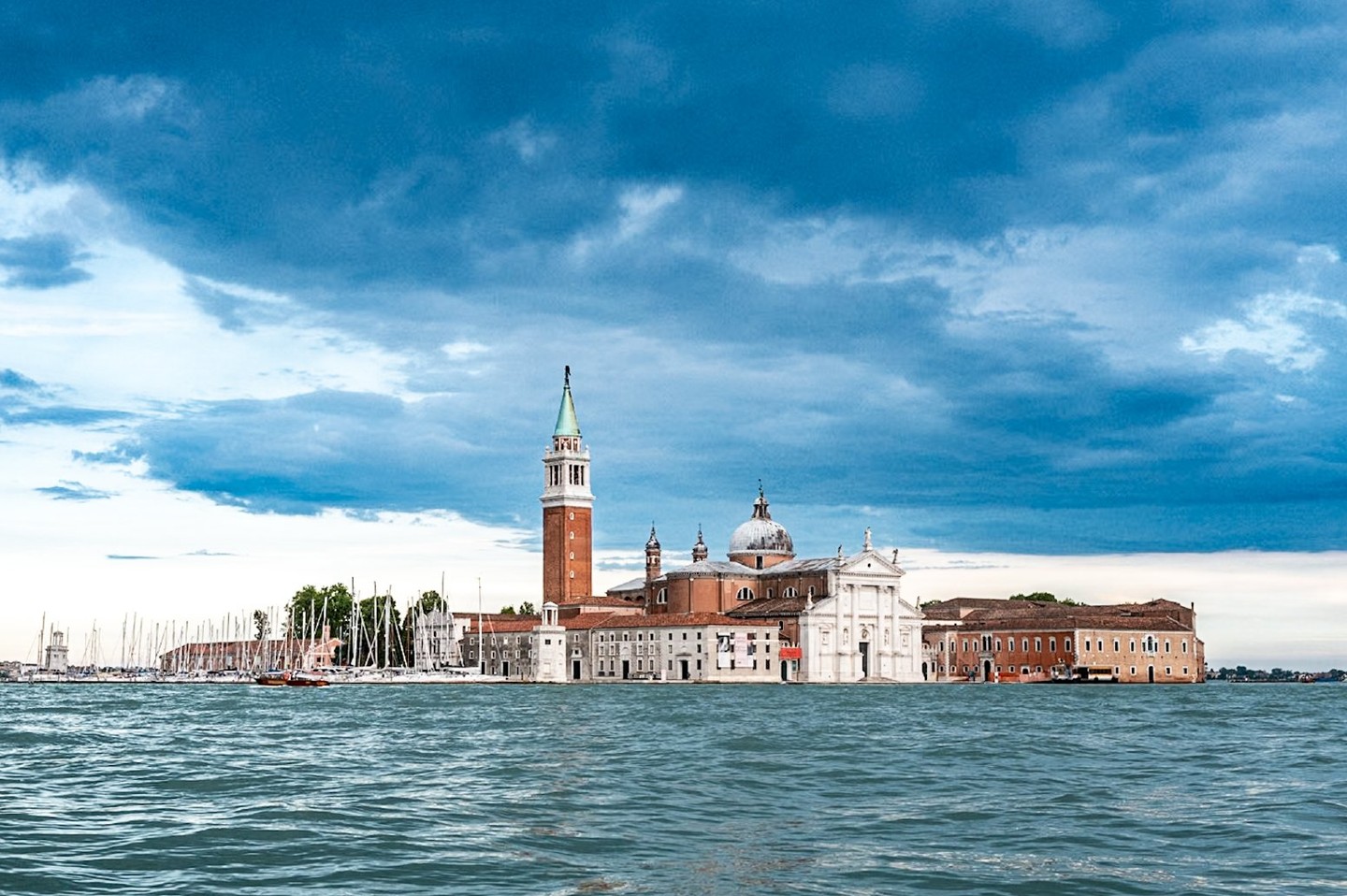 A sunset boat tourinvites you to savor the timeless beauty of Venice and its surrounding islands.