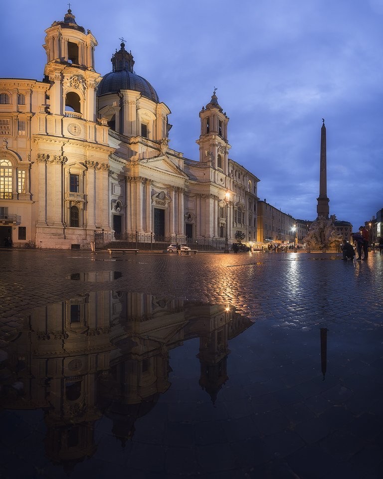 Evening Rome photographic walk with art, history, local food and Renaissance sites.