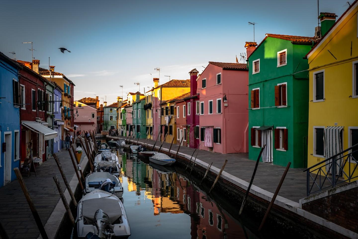 Private boat tour Venice: Murano, Burano, Torcello, Fort Sant’Andrea - culture craftsmanship history