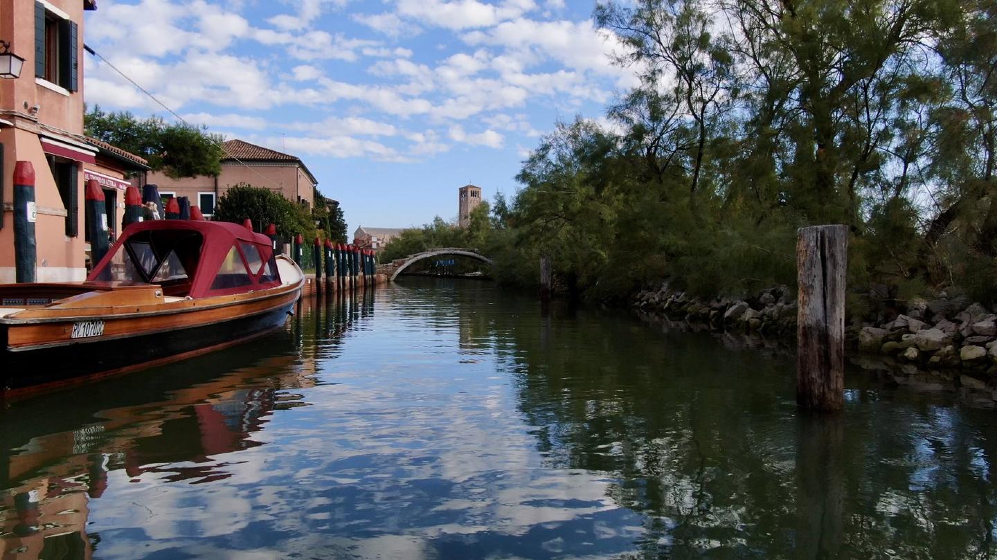 Private boat tour Venice: Murano, Burano, Torcello, Fort Sant’Andrea - culture craftsmanship history