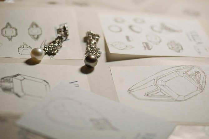 Discover Milan's jewel mastery from ancient to modern artistry in a 5-hour walking tour.