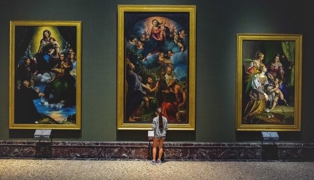 A symphony of art and food in the artistic and vibrant neighborhood of Brera in Milan.