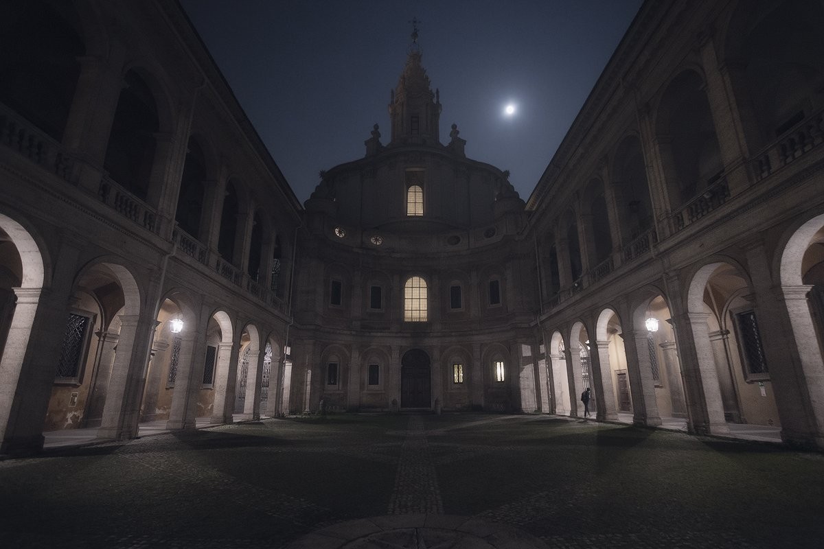 Discover Rome's beauty through a walking tour blending perspective, sketching, and photography.