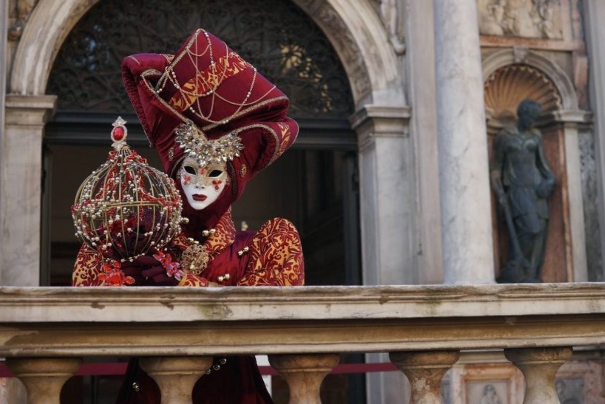 See Venice Carnival’s magic with a photography private tour, exclusive access, expert guidance.