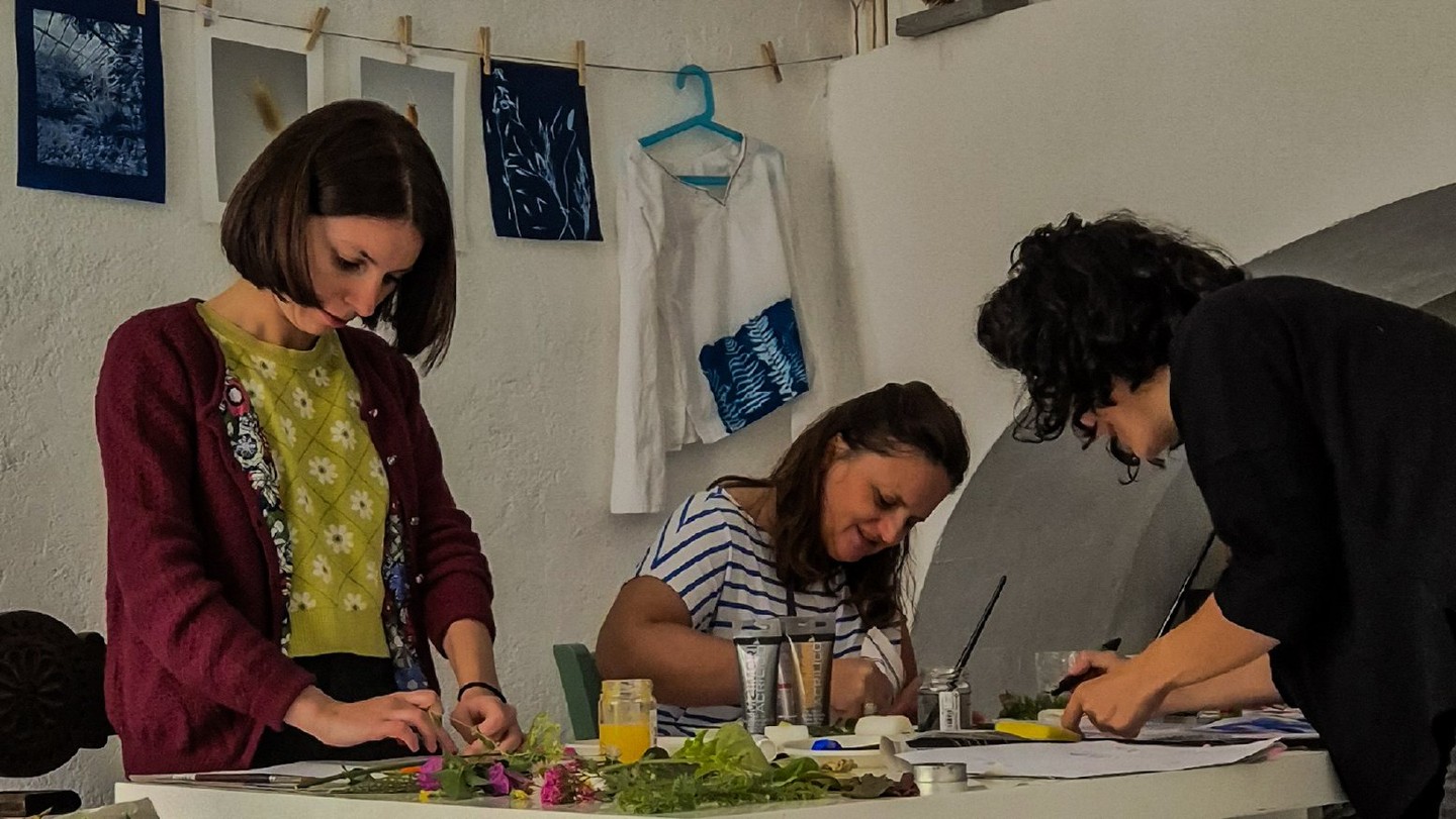 A sensory botanic walk and cyanotype experience in Sardinia, rich in tradition and natural beauty.