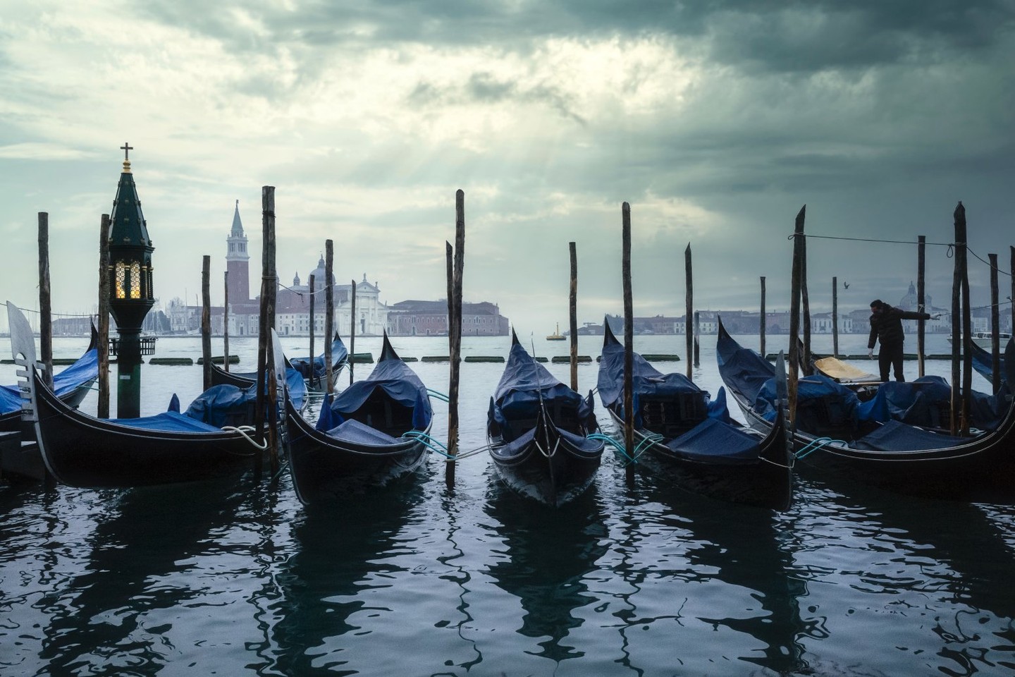 Uncover the vibrant colors of Venice in a 3-hour photo walk led by a seasoned photographer.