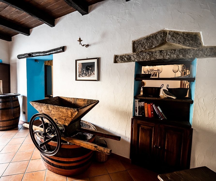 Sardinia private tour with wine tasting and visit in a historic home at the heart of Mamoiada