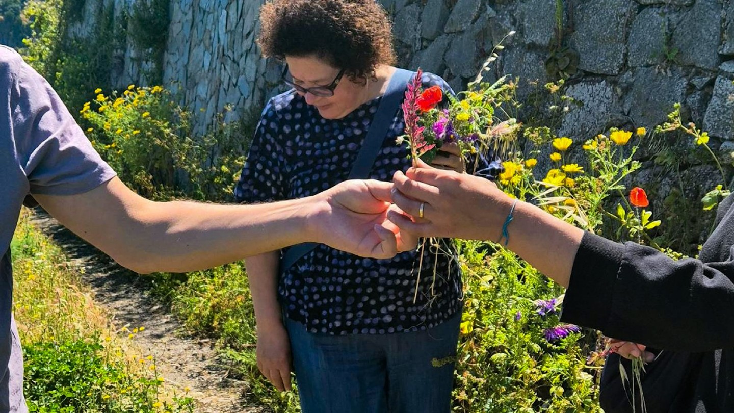 A sensory botanic walk and cyanotype experience in Sardinia, rich in tradition and natural beauty.